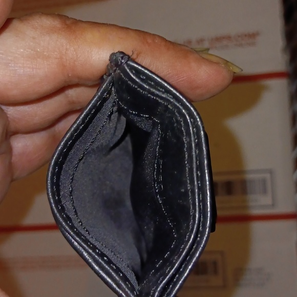 SOLD!!!!                              EUC COLE HAAN MONEY AND CARD CLIP LEATHER - Picture 4 of 6